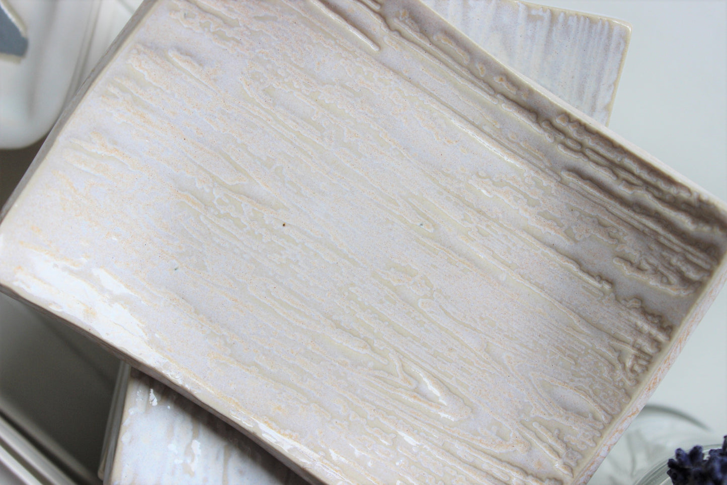 Cream colored ceramic soap dish. Wood grain looking.