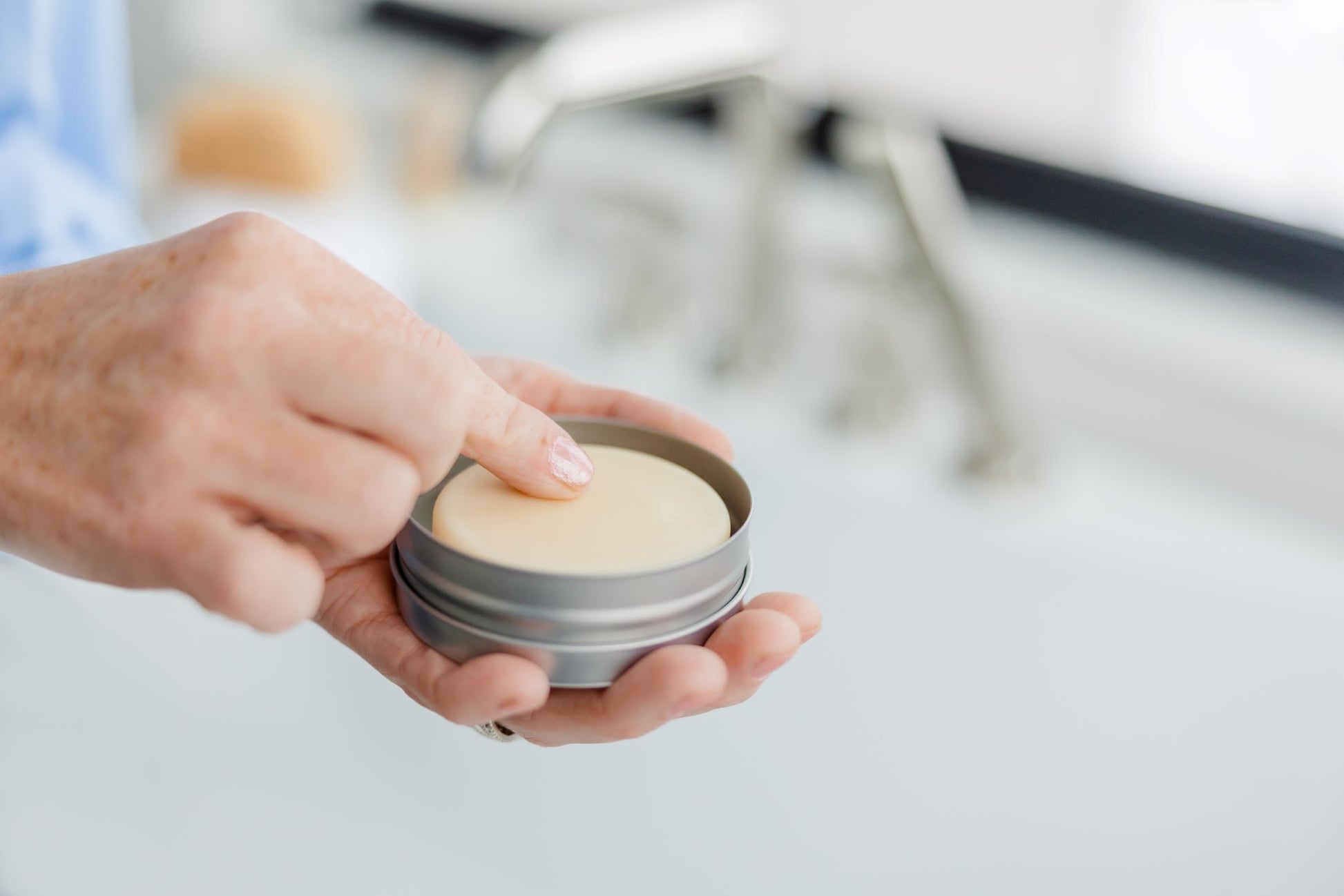 Mango butter lotion bar in a silver tin.