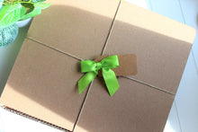 Load image into Gallery viewer, A recyclable gift box is wrapped with twine and a light green bow.  Better For You Bars gift box.
